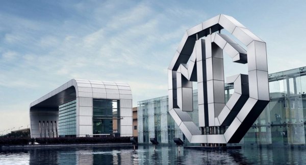 MG Motor e наследник на основаната през 1924 M.G. Car Company, собственост на китайската SAIC Motor Corp. Базираната в Шанхай група е партньор на VW за Китай, освен това притежава марките IM Motors, Roewe, Rising Auto, Maxxus, Wuling, Baojun, Hongyan и Sunwin.  
