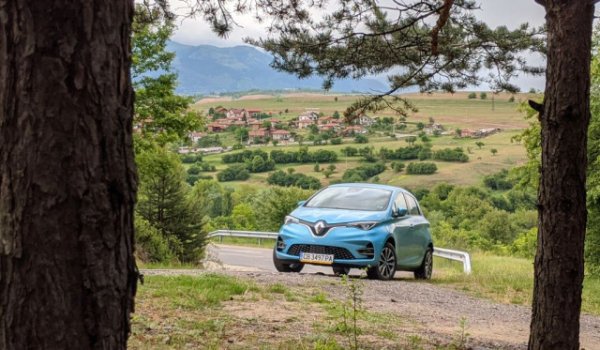 Французите имат сериозен пазарен успех със Zoe, най-продавания електромобил в Европа тази година. Останалата част от гамата им обаче пострада сериозно от коронавируса и от затварянето на фабриките от Макрон. Все пак спадът за 11-те месеца е малко по-нисък от средния (-24%) и пазарният дял се увеличава минимално до 7.6%.
