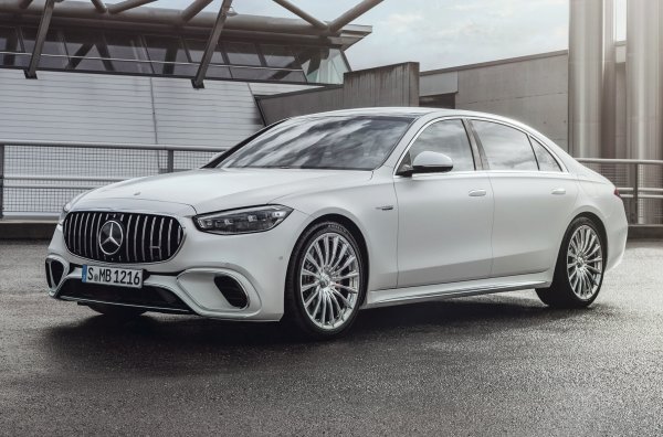 Най-мощната S-Class беше оценена на поне 208 000 евро в родината си. Хибридната задвижваща система, базирана на 4,0-литров V8, произвежда 802 конски сили и 1430 Нм, ускорението до сто отнема 3,3 секунди, а максималната скорост с AMG Driver's Kit достига 290 км/ч.