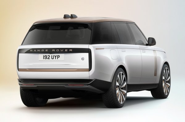 Ускорението от 0 до 100 км/ч отнема 4,5 секунди, а максималната скорост е 261 км/ч. Тази версия също ще излезе в ограничен тираж.