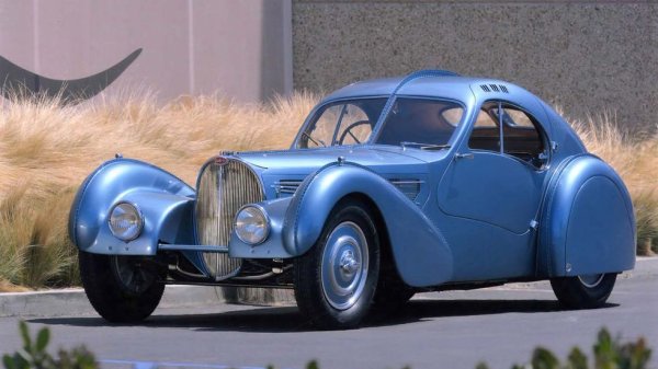 - "Супер елегантна, и в същото време гениална" - Клаус Зичора, шеф по дизайна на Volkswagen Group

- "Драматична комбинация от резки извивки и плавно преливащи се пропорции" - Йън Картабиано, президент на поделението за авангарден дизайн на Toyota
