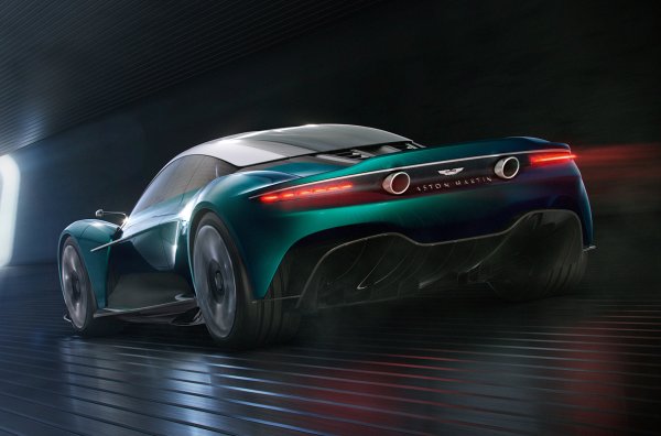 И ако при Valhalla хибридната система е с два допълнителни електромотора и съвкупна мощност от 950 к.с. и 1000 Нм, то при Vanquish ще има само един електрически двигател. Така мощността на модела ще бъде около 840 к.с. - приблизително като Mercedes-AMG GT 63 S E Performance.