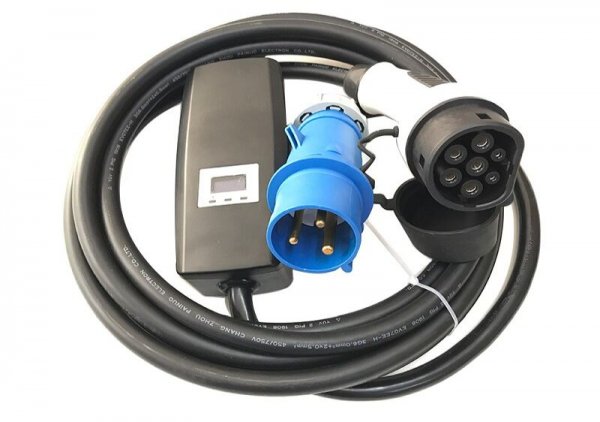 На пръв поглед всички зарядни устройства изглеждат еднакви. Но не са. Оригиналните имат вградени всевъзможни сензори и защити, които ограничават доставения ток и прекъсват, когато батерията е пълна. При пиратските зарядни невинаги е така. А презареждането, както стана дума, съкращава живота на батерията.
Същото впрочем важи за електромобилите - в сайтове като AliExpress вече има всевъзможни евтини алтернативи на скъпите оригинални кабели. Но експертите никак не ги препоръчват. 
