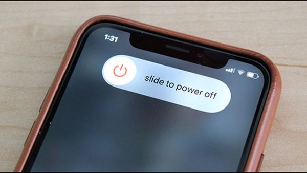 Някога това не бе мит, а самата истина - но тогава телефоните още ползваха никел-металхидридни батерии. При литиево-йонните натоварването върху батерията е почти еднакво при изключен телефон и при включен, но неизползван в момента. 
При автомобилите литиево-йонната технология също доминира. Само някои паралелни хибриди все още ползват никел-металхидридни.
