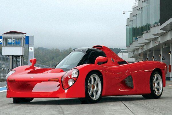 Една от най-редките и екзотични суперавтомобили от ерата, Yamaha OX99-11 заимства до голяма степен технологиите от Формула 1. Това включва централна позиция за сядане на водача, но за разлика от предстоящия McLaren F1, Yamaha постави пътника в колата точно зад водача.

Дизайнът създава необичаен външен вид за OX99-11, но това скоро е забравено, тъй като 3,5-литровият V12 двигател с 400 к.с. звучи сензационно и донякъде като мотор от Формула 1. Тона не е далеч от истината, като се има предвид участието на Yamaha в този моторен спорт по това време. Само три OX99-11 са били направени някога.