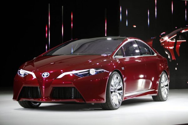 Детройт 2012 - Toyota NS4 Plug-in Hybrid Concept
