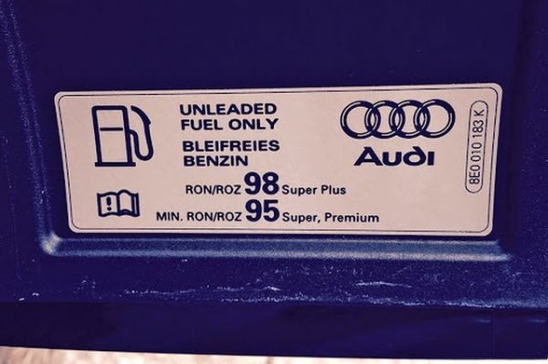 Най-разпространеният метод е т. нар. RON (Research Octane Number), приет у нас, в ЕС, Русия и Австралия. При него горивната смес преминава през тестов двигател с променлива степен на сгъстяване при 600 об/мин и резултатите се сравняват с тези за n-хептан и изооктан. 
Съществува обаче и МON (Motor Octane Number). При него тестът протича при по-високи обороти - 900, с предварително подгрята горивна смес и променливо възпламеняване. Тук натоварването е по-голямо и склонността към детонация се проявява по-рано. 
На бензиноколонките в САЩ е изписано средното аритметично от двата метода, наречено AKI - Anti-Knox Index. Примерно стандарният германски А95 с 10% етанол има RON 95, но MON 85. От двата показателя се получава AKI 90. Тоест европейският 95 в Америка се води 90, но реално има същото октаново число. 
