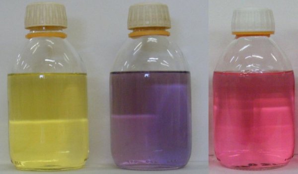 Естественият цвят на бензина е жълтеникав или прозрачен. В рафинерията обаче може да му се добави най-различен оцветител. В миналото това оцветяване бе стандартизирано - примерно А-93 беше синкав. Но днес няма действаща регулация и всеки производител използва, какъвто цвят пожелае. Целта е най-вече да се отличава горивото от това на други производители, за да може да се проследи при нужда произходът му. За крайния потребител този цвят няма значение. 
