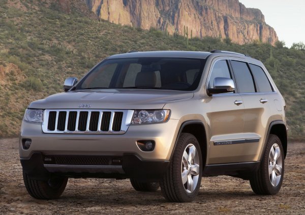 Любимата на мнозина Jeep никога не е била на върха по отношение на надеждността. Това е жалко, като се има предвид, че здравината и възможностите за всякакви терени са в основата на имиджа на автомобилния производител. Все пак някои модели са значително по-лоши от други. А Grand Cherokee от 2011 г. е сред моделите на Jeep, които трябва да се избягват.

Според сведения от собствениците, най-големите проблеми с Grand Cherokee са електрически. На първо място е двигателят, който стартира трудно (понякога дори не стартира). Много шофьори установяват, че напълно интегрираният захранващ модул (TIPM) - компонент, който контролира електрическите системи на автомобила, е дефектен. 