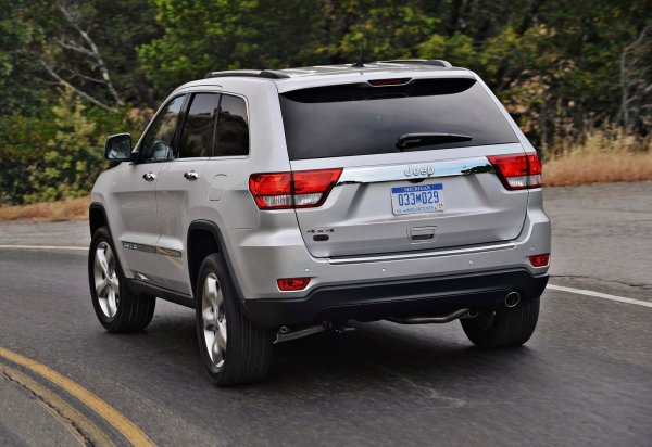 Този проблем се появява при пробег от 80 000 км. Друг често срещан дефект е със самия двигател, които блокира по време на движение. Това се дължи или на споменатия вече TIPM модул, или на повреда на горивната помпа, или на алтернатора. Тези проблеми се появяват при пробег от 100 000 км.