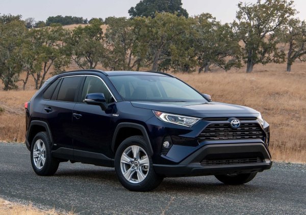За разлика от Nissan, Toyota има солидна репутация за надеждност. Тази репутация обаче не се отнася за RAV4 от 2019 г. Според CarComplaints.com този модел е измъчван от проблеми с трансмисията, двигателя и задвижването, което означава, че той трябва да се избягва.