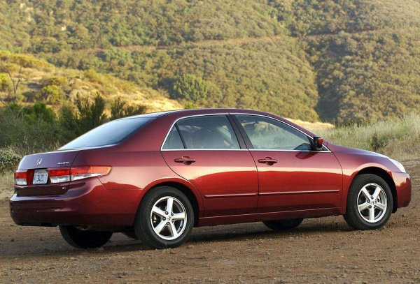 Друг често срещан проблем беше изгарянето на осветлението в салона, заради което също се наложи сервизна акция. Оплакванията от страна на собствениците са свързани още с повреди на каросерията, двигателя, спирачките и климатика на модела.