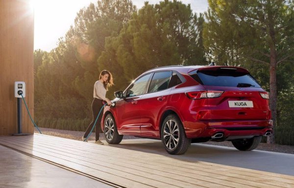 Излагането на екстремни температури, независимо дали по време на работа на автомобила, или докато е паркиран, също влияе на живота на батерията. Дръжте автомобила далеч от силно слънце и в гараж с умерена температура, когато е възможно. Това ще удължи живота на батерията. 
