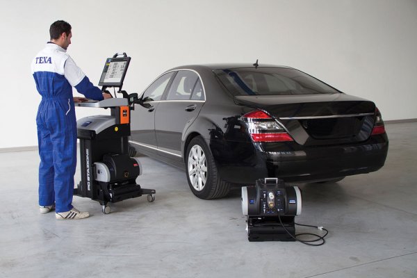 Най-честно би било емисиите на всеки автомобил да се измерват индивидуално, за да се знае точно колко замърсяващ е той. Точно такава беше първоначалната идея за въвеждане на т. нар. "екологични групи", предложена от транспортното министерство. Планът беше всяка кола да се тества ежегодно по време на годишния технически преглед, и да бъде категоризирана в една от петте специфично български екогрупи. На тяхна база трябваше да се определя данъкът МПС, а местните власти в големите градове биха могли да забраняват на най-ниските категории да се движат в централните им части. Столична община например обяви, че обмисля да спира колите от групи 1 и 2 в дните с по-високо от обичайното замърсяване на въздуха. 
