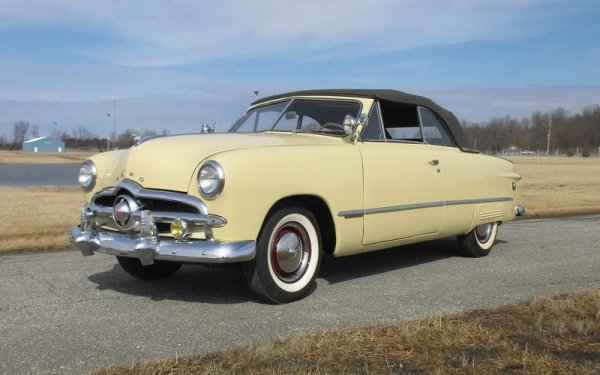 Хенри Форд умира през 1947 година и изглежда, че малко по-късно ще го последва и компанията, която носи името му. Ford отстъпва на трето място по продажби в Щатите, а моделите на марката са с дизайн отпреди Втората световна война. Но племенникът на Хенри &ndash; Хенри Форд II има свежи идеи.
Той става шеф на компанията през 1945 година, едва на 28 години и под негово ръководство само за 19 месеца е създаден новият модел за 1949 година. Премиерата на модела е през юни 1948 и в първия ден дилърите на марката събират 100 000 поръчки &ndash; това е спасението на Ford. А общият тираж на модела надхвърля 1 милиона.
