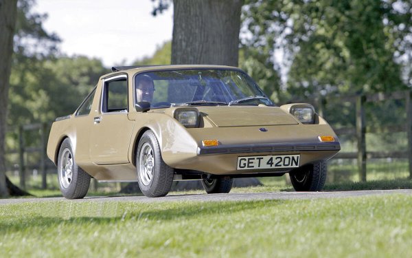 Създаден от бивши инженери на Lotus през 1969-а, Crusader е ликвидиран от енергийната криза през 1973. Проектът е възобновен през 1985 година като Clover, но скоро и това се проваля.
