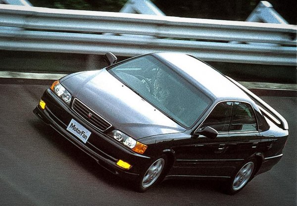 Когато става дума за дрифт, определено се сещаме за легендарното семейство седани Chaser, Mark II и Cresta, които са една платформа. Идеалният вариант е топ-версията Tourer V с турбомотор 1JZ-GTE с обем 2,5 литра. Тя развива 280 к.с. и има огромен потенциал за тунинг. Тук проблемът, който често се среща, е липсата на екземпляри с ляво разположение на волана, тъй като повечето бройки са правени за Япония. Не бива да се учудвате, ако попаднете на версията X100, която е два пъти по-скъпа от бюджета ви. Но Tourer V спокойно може да се вмести в него.
