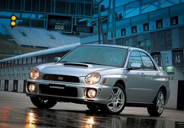 За някои шофьорите задното предаване през зимата е нещо напълно нормално, но други не искат да рискуват и залагат на 4х4. Търсенето на Mitsubishi Lancer Evolution за тази сума не се препоръчва, но пък Subaru Impreza WRX/WRX STI е добър вариант. В бюджета попадат както машини от първото поколение, така и такива от втората генерация (преди фейслифта). Съветът ни е обърнете внимание на 2,0-литровия "боксер" с 4 цилиндъра, който е специфичен и взискателен откъм обслужване, но определено си заслужава.