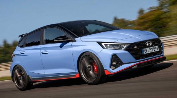 След успеха на по-големия i30 N, спортното поделение на корейците пренесе вниманието си и върху суперминито в гамата. Резултатът е автомобил с 204 конски сили максимална мощност, явен конкурент на VW Polo GTI и Ford Fiesta ST. 
