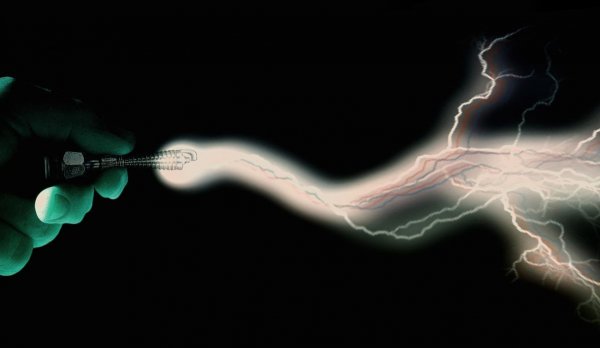 Ако забележите, че двигателят е значително по-шумен при работа на свободен ход и автомобилът се тресе, много е вероятно запалителните свещи да не работят коректно. Това обикновено се случва в цилиндрите само при празен ход.