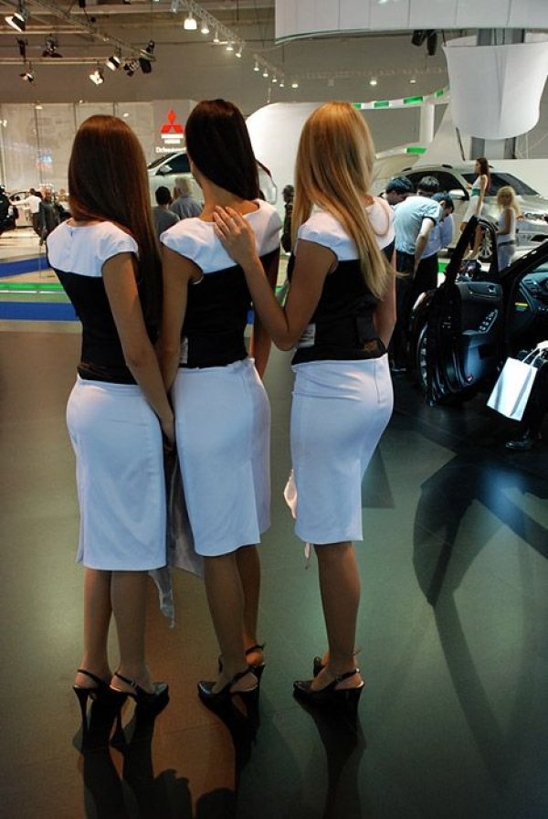 Момичетата на автомобилен салон Москва 2010