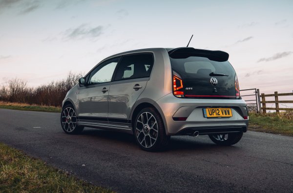 Неговата топ-версия е с 1,0-литров турбомотор със 115 к.с. и 6-степенна механична скоростна кутия. Ускорението от 0 до 100 км/ч отнема цели 9 секунди, но максималната скорост е 195 км/ч.