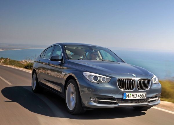 Как може компания, която е известна със своите красиви, високопроизводителни и луксозни автомобили, да направи подобен автомобил? Факт е, че понякога и най-успешните производители правят гафове. И вероятно, ако сте имали нещастието да притежавате BMW 5-Series Gran Turismo, твърде вероятно е някой да ви е задал въпроса: „Защо си купихте това?“