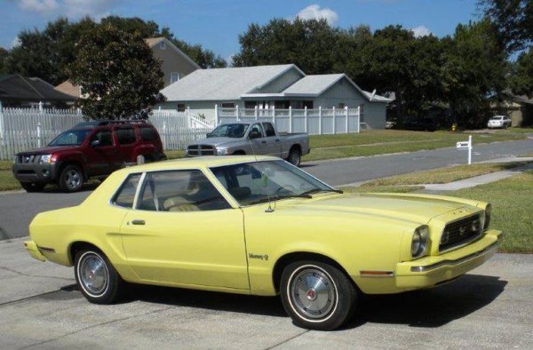 Как една от най-великите коли в историята попада в този списък? Отговорът на този въпрос дават най-големите фенове на модела &ndash; той просто не е трябвало да получава емблемата на Mustang от самото начало. Класическият Mustang трябва да носи короната на американските muscle-cars, а през периода 1971-1973 година Ford създава най-секси автомобилите, без да прави компромиси с мощността.