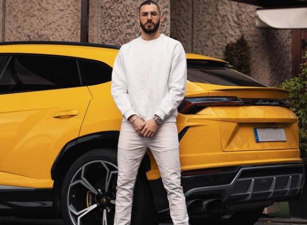 С тази марка Бензема прави хеттрик &ndash; притежава три различни Lamborghini с необичайни цветовете &ndash; Urus е класически жълт, Aventador е червен, а Huracan Spyder е изцяло черен.
