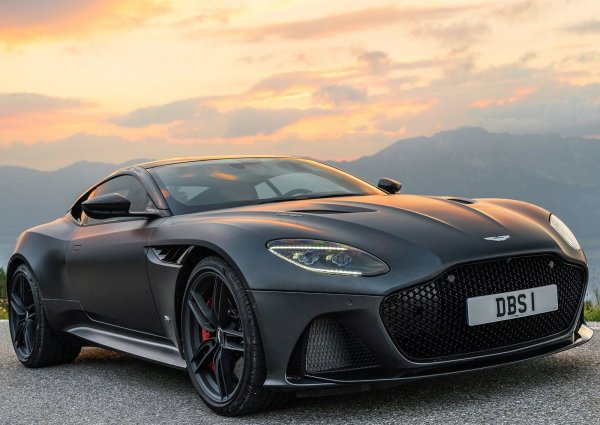 От Aston Martin определят тази кола е &bdquo;красиво брутална&ldquo;. Тя има 5,2-литров V12, който развива 715 конски сили и позволява достигане на 100 км/ч за 3,5 секунди. Автомобилът е базиран на на модела DB11, а името Superleggera предполага, че е по-лек от предшественика си, благодарение на каросерията си от въглеродни нишки.