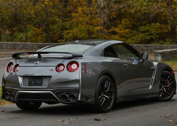 Невероятната мощност, съчетана с най-модерни технология - това са най-силните оръжия на Годзила, какъвто е прякорът на Nissan GT-R. Тази кола остава вярна на своите ценности и това я прави много популярна по света.