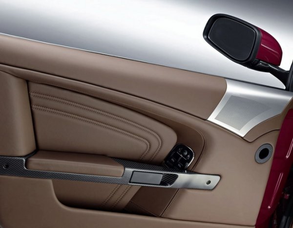 Aston Martin DBS Volante V12