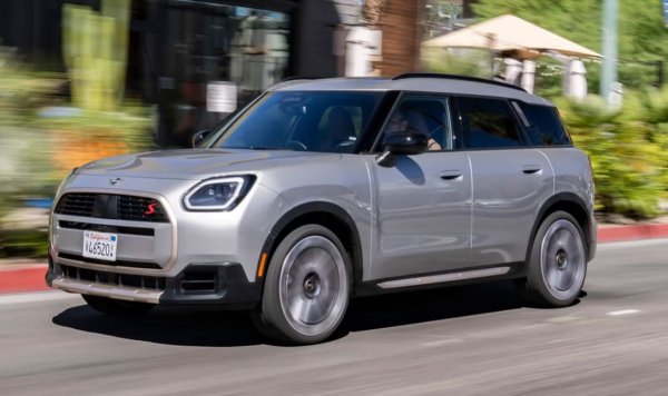 Новият Countryman е доста по-скъп от стария, но пък поне е чувствително по-голям и комфортен (4.44 метра дълъг). Най-достъпната версия със задвижване на четирите колела полза двулитров бензинов мотор с турбо и 218 коня максимална мощност, с добавена мека хибридна система и ускорение от 0 до 100 км/ч за 7.1 секунди. Цената е в ниво на оборудване Essential, със 17-цолови алуминиеви джанти. 
Цена през 2023: 73 400 лева
