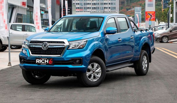 За сметка на оттеглилите се от Европа модели има и някои новодошли - от Китай, разбира се. Сред тях е и RICH 6 - 5.34-метров пикап, производство на Dongfeng, с дълго 1.51 метра товарно отделение. Предлаганата у нас версия се задвижва от 2.3-литров дизел със 160 конски сили максимална мощност, комбиниран с 6-степенна ръчна трансмисия. Максималната скорост е 170 км/ч, има и блокировка на диференциала. Оборудването включва безключово стартиране, автоматичен климатик, мултимедия с bluetooth, кожен салон, 360-градусова камера.
