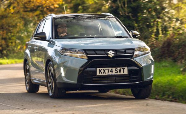 Почти всяка друга компания би използвала обновяването на най-популярния си модел като извинение да понадуе цената. Не и Suzuki - новата Vitara струва точно колкото и старата. Най-достъпната версия с AWD ползва познатото ни задвижване: 1.4-литров Boosterjet турбобензин в съчетание с 48-волтова хибридна система, 129 коня мощност и 6-степенна ръчна трансмисия. В ниво на оборудване GL+, Vitara предлага отопление на седалки и огледала, планки на волана за смяна на скоростите и 17-цолови алуминиеви джанти. 
Цена през 2020: 41 110 лева
Цена през 2021: 44 290 лева 
Цена през 2022: 54 990 лева
Цена през 2023: 56 990 лева
Цена през 2024: 56 990 лева
