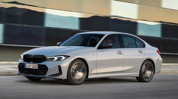 За тези, които търсят plug-in хибридно превозно средство с добър външен вид, седанът 330e може да бъде именно такова. Той е оборудван с хибридно задвижване, което му позволява да измине до 40 км само на електрическа енергия, но в същото време предлага ускорение от 0 до 100 км/ч благодарение на своите 288 к.с.

Версията 330e има висококачествен интериор, подобен на други модели в гамата на BMW, който е подходящ за автомобил от премиум-сегмента. Именно на хибриди като този баварският производител разчита много в прехода си към електрификация.
