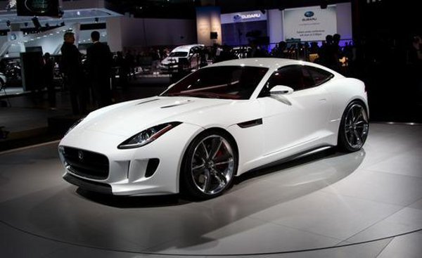 <p><strong>Най-добрите концепции на автомобили за 2011 </strong><br /><br />Концепцията Jaguar C-X16 представлява компактен спортен модел с хибридно  задвижване, който ще се произвежда серийно през 2013 година, под  наименованието XE. Задвижващата му система е хибридна и се състои от  3.0-литров V6 двигател с принудително пълнене, който генерира 380 к.с. и  450 Нм и електромотор с 95 к.с. и 173 Нм. 	<br /><br /><a href="http://www.automedia.bg/search/?cx=002410455876641964495%3A9pjna_gcbea&amp;cof=FORID%3A10&amp;ie=UTF-8&amp;q=Jaguar+C-X16+&amp;sa=&amp;siteurl=www.automedia.bg%2Fsearch%2F%3Fcx%3D002410455876641964495%253A9pjna_gcbea%26cof%3DFORID%253A10%26ie%3DUTF-8%26q%3DFord%2BEvos%26sa%3D"><strong>ВИЖ ОЩЕ </strong></a></p> <p>&nbsp;</p>