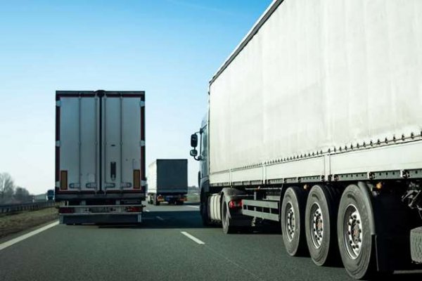 Всички сме попадали на такива шофьори, които си мислят, че лентата си и тяхна и не се съобразяват с останалите. Това е не само изнервящо, но може и да бъде опасно.