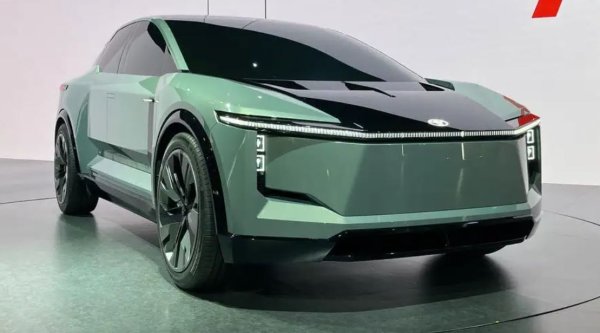 Toyota FT-3e представя нова архитектура и софтуерна платформа, които са предназначени да трансформират електрическите автомобили на марката. Последният, наречен Arene, ще въведе редица технологии като симулирана на усещането в конвенционално превозно средство, особено по отношение на предаването на мощността на атмосферния V10 двигател на стария Lexus LFA.