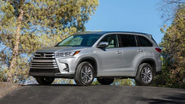 Японският SUV модел от края на миналата година се предлага официално и в България. Но докато тук той е от големите момчета на пазара, в Америка се води "компактен". Средната препродажбена цена е 40 404 долара. 
