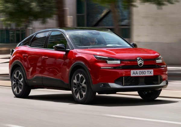 Предпочитан от феновете на SUV-купета, Citroën C4 обещава пробег от 4,6 л/100 км. Трицилиндровият 1,2-литров мек хибрид допринася за икономията на гориво, както при версиите със 110 к.с., така и при 145 к.с. декларираният разход на гориво остава същият. Цената на мекия хибрид стартира от около 26 000 евро.