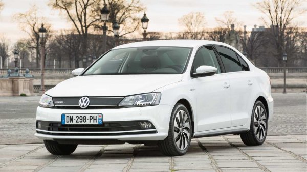 Като се има предвид, че Jetta е много по-популярна извън Европа - на пазари като САЩ, Канада и Китай, не е изненадващо, че малко хора помнят хибридната версия на този модел. Такава обаче наистина съществуваше. С обща мощност от 170 коня, автомобилът изразходваше средно по 4,2 л/100 км. Тоест, само малко повече от Prius.