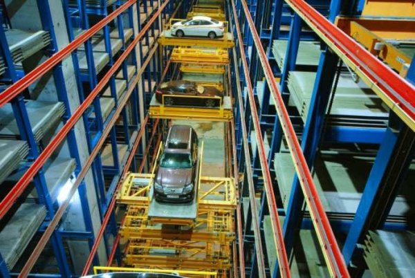 Платформите с автомобили се движат на принципа на въртележка, като освобождават пътя при пристигането на нови коли или когато превозното средство се предава на собственика. Използването на Robotic Parking Systems намалява пространството, необходимо за превозните средства, почти наполовина или дори повече. Патентованата технология гарантира бързо и ефективно преместване на автомобилите във вътрешността на паркинга.