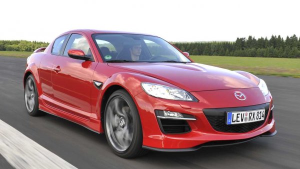 През 2012 година, след почти 2 милиона произведени роторни двигателя, ванкеловата ера на Mazda приключва със слизането от пазара на спечелилия редица награди RX-8. Машината се предлага във версии на мощността от 192 или 231 конски сили, като са лансирани над 192 хиляди бройки от модела.

Заради навлизането на стандарта Евро 5, както и заради не особено сполучливият фейслифт на машината, тя напуска европейския, а по-късно и останалите пазари по света.