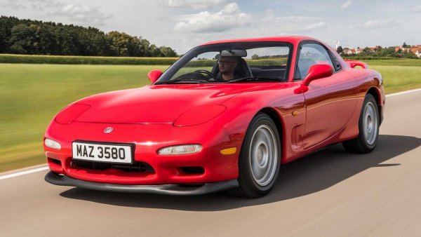 Наричано "ултимативният RX-7", последното поколение на спортния модел на Mazda постига мощност от 280 конски сили. Това е постижение на нивото на Porsche, но също там отива и цената - до 1996 година моделът се продава в Германия за чутовните 85 000 марки.

Около 69 000 бройки от последния RX-7 са лансирани на пазара, като финалните 1500 машини са от специална серия Spirit R за японския пазар.