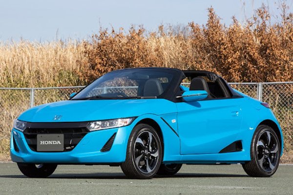 Много автомобилни ентусиасти наричат ​​Honda S660 "сбръчкан NSX". Интересното е, че приликите не се ограничават до дизайна. Подобно на NSX, малкият S660 има средноразположен двигател, но само с три цилиндъра, 660 кубика и турбокомпресор. Резултатът е почти перфектно управление при мощ от 63 к.с.

Honda също предлага избор между шестстепенна ръчна скоростна кутия и седемстепенна автоматична CVT. Въпреки липсата на мощност, този модел е обявен за един от най-добрите представители на съвременното семейство "Kei Car" от мнозинството японски журналисти.