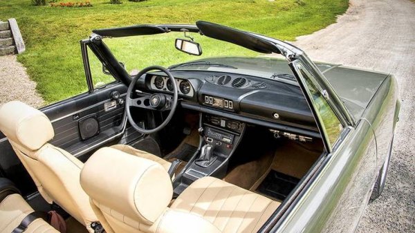 Италианското ателие успява по страхотен начин да впише новите черти на 504 в характерния за марката дизайн по това време.