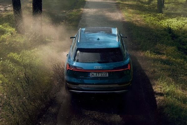 Audi e-tron 