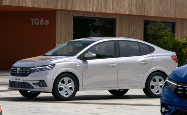 Вторият най-достъпен модел на Dacia е скочил с над пет хилядарки само за година, но обяснението е, че от гамата в България просто отпада най-базовото ниво, за което според дилърите почти не е имало кандидати. Така Logan у нас тръгва от второто ниво - Essential, с еднолитров TCe бензинов мотор с 90 коня. Хиляда лева допълнително ще добавят фабрична газова уредба и ще увеличат конете до 100. Оборудването е като при Sandero, за което ще стане дума след малко. 

Цена през декември 2021: 21 240 лева (разлика -5 050)
Цена през декември 2020: 19 690 лева (разлика -6 600)
Цена през декември 2019: 14 590 лева (разлика -11 700)
Цена през декември 2018: 14 490 лева (разлика -11 800)
