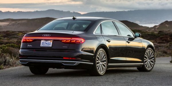 Това понякога разделя мненията, но повечето хора се съгласяват, че задните светлинни ленти изглеждат наистина страхотни. Те придават на автомобила доста голямо присъствие и неимоверно много подобряват стила.